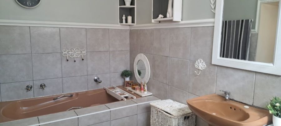 4 Bedroom Property for Sale in Caledon Western Cape
